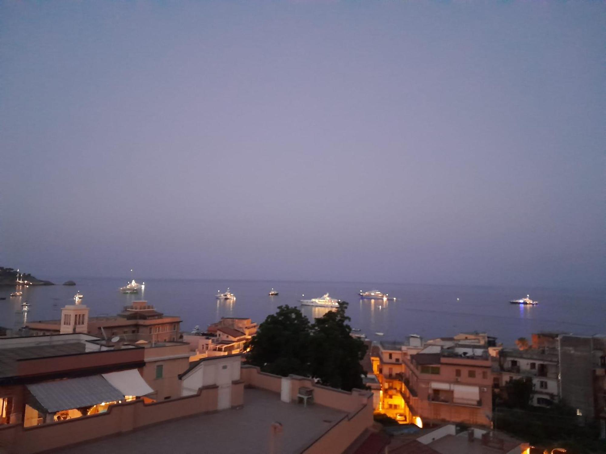 Mungi Bay, Flat With Sea View Roof Top Terrace Giardini Naxos Esterno foto